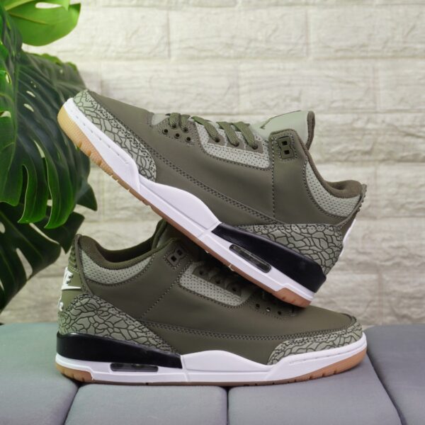 Air Jordan 3 Retro “Medium Olive” (Family Affair)