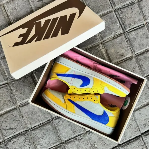 Travis Scott x Air Jordan 1 Retro Low OG SP ”Canary“