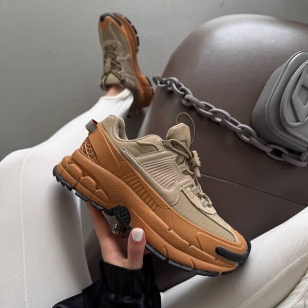 Nike Vomero 5