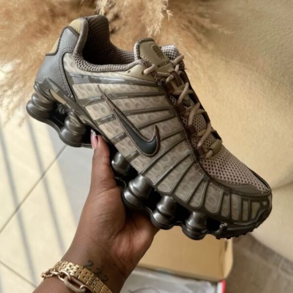 NIKE SHOX GUSANO