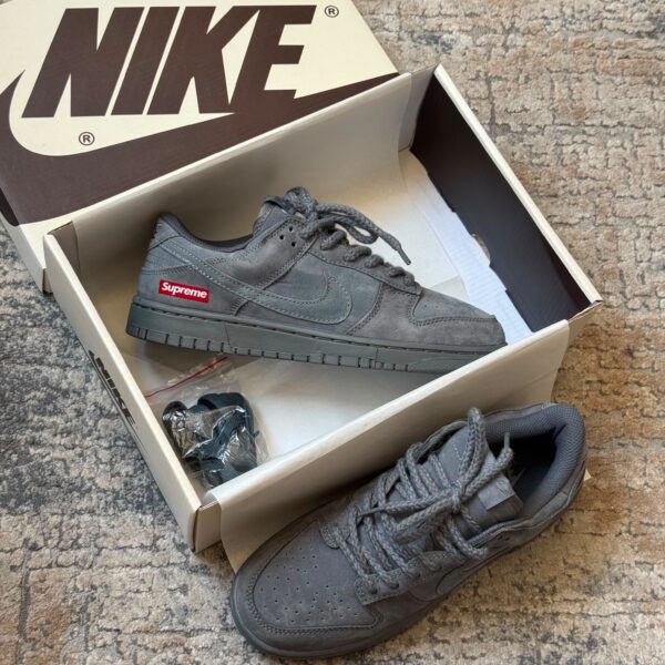 NIKE SB x SUPREME