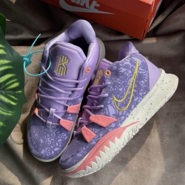 NIKE KYRIE