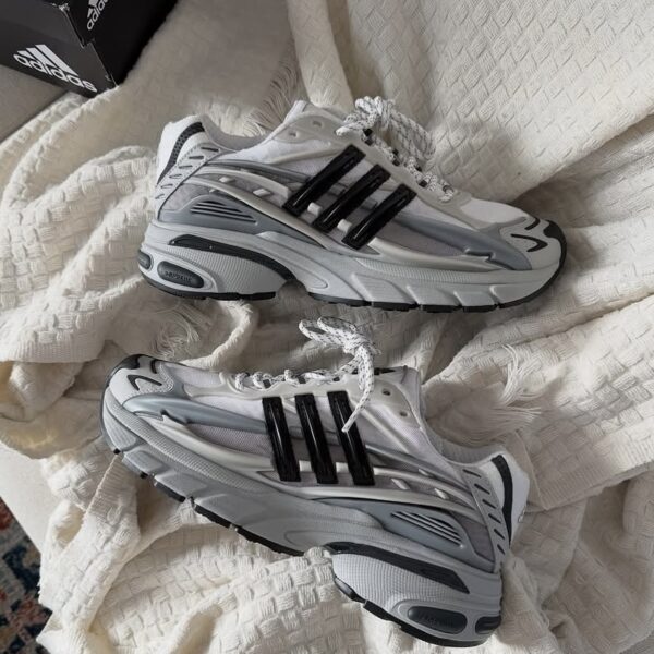 ADIDAS ADISTAR