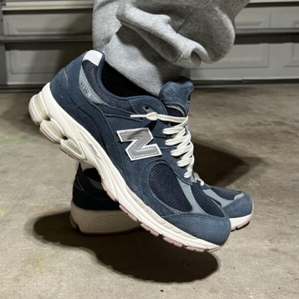 NEW BALANCE 2002