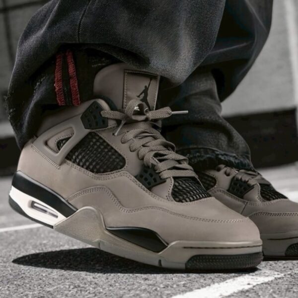 JORDAN RETRO 4