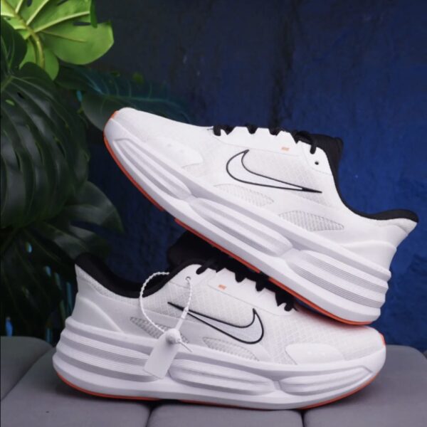 NIKE RIDE EASY