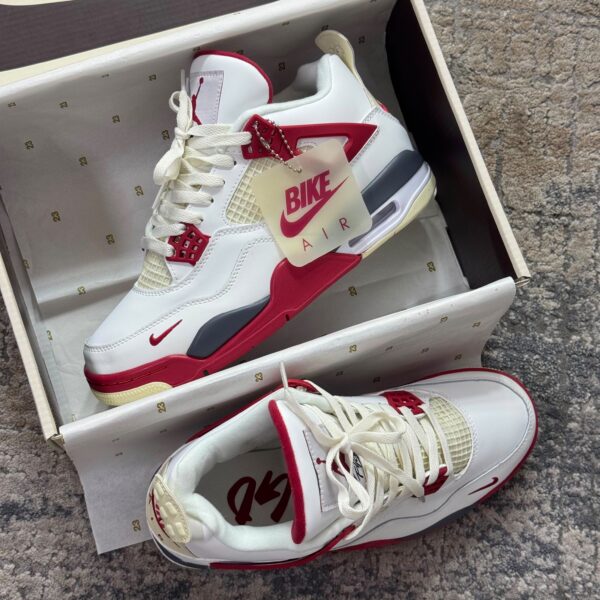 JORDAN 4 RETRO