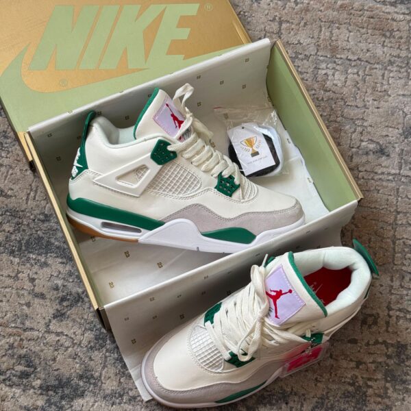 JORDAN 4 RETRO
