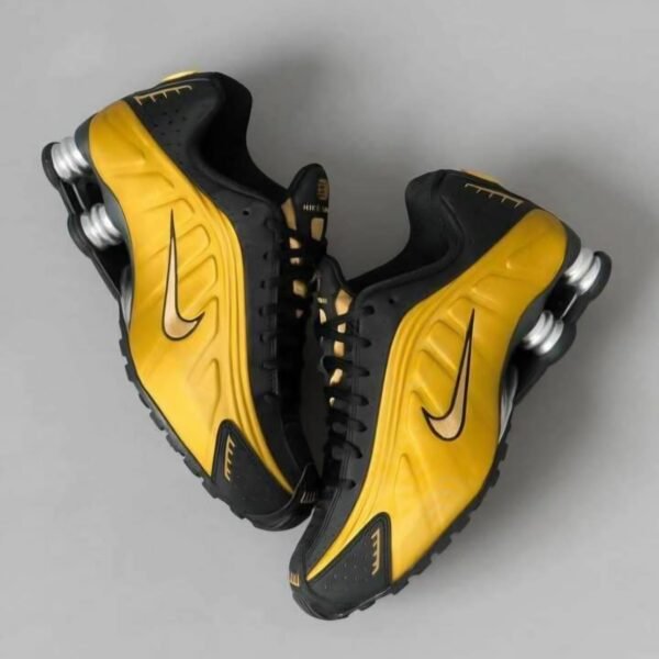 NIKE SHOX R4