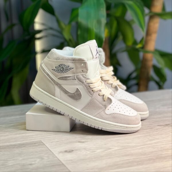 Nike Jordan R1