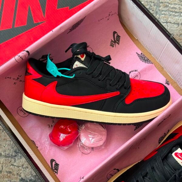 Jordan 1 travis scott