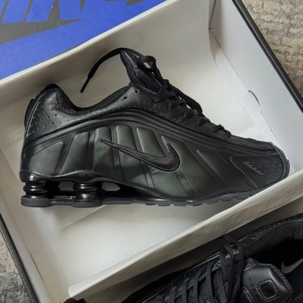 NIKE SHOX R4