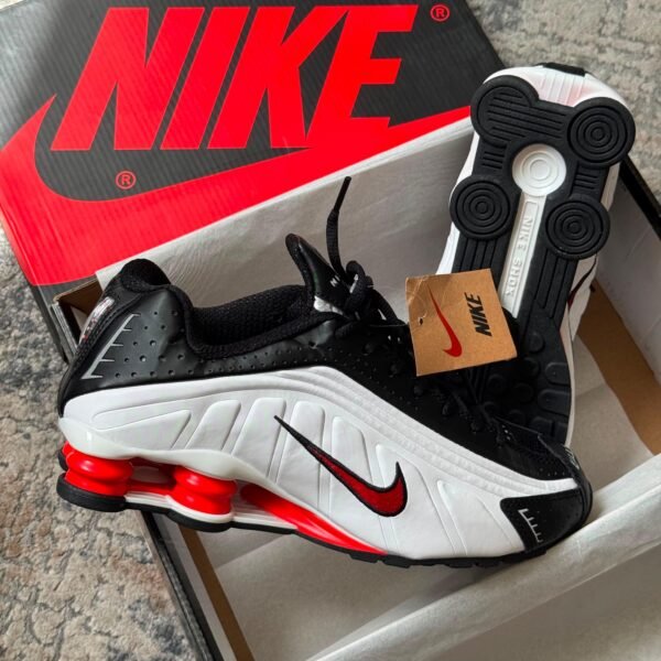 NIKE SHOX R4